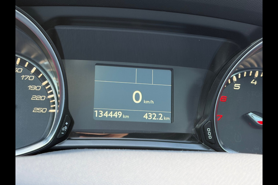 Peugeot 308 1.2 PureTech Premium / Pano / Riem is Vervangen