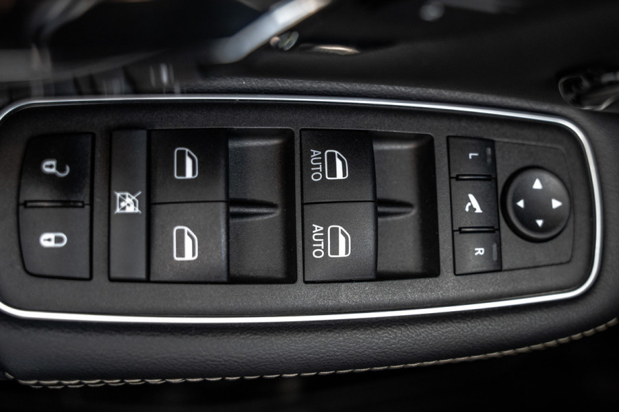 Dodge Ram 1500 1500 LIMITED 5.7L V8 | 1e Eigenaar | Head up | Luchtvering | Rambox | Split Tailgate | Pano | Harman / Kardon
