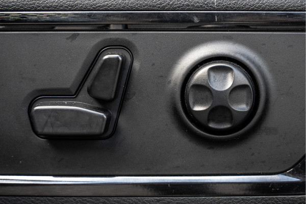 Dodge Ram 1500 1500 LIMITED 5.7L V8 | 1e Eigenaar | Head up | Luchtvering | Rambox | Split Tailgate | Pano | Harman / Kardon