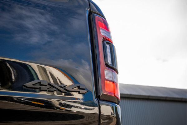 Dodge Ram 1500 1500 LIMITED 5.7L V8 | 1e Eigenaar | Head up | Luchtvering | Rambox | Split Tailgate | Pano | Harman / Kardon