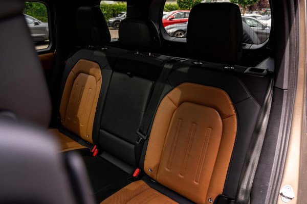 Land Rover Defender 110 P400e 110 X-Dynamic 404 PK URBAN Luchtvering Trekhaak 360 Camera Meridian 22''