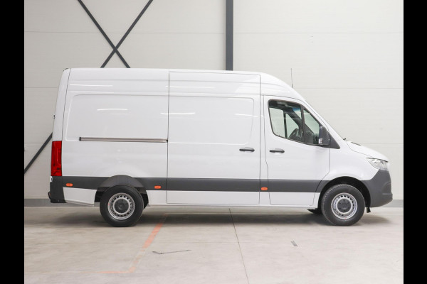 Mercedes-Benz Sprinter 315 CDI Automaat L2H2 PRO Airco MBUX Navigatie Adaptive Cruise Control Leder PDC VA + Camera Trekhaak 3500kg Comfortstoel