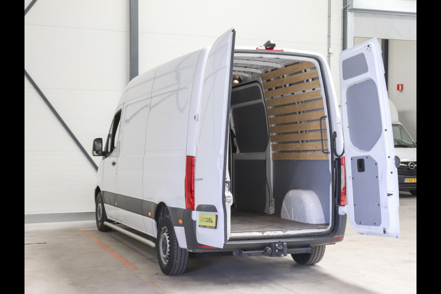Mercedes-Benz Sprinter 315 CDI Automaat L2H2 PRO Airco MBUX Navigatie Adaptive Cruise Control Leder PDC VA + Camera Trekhaak 3500kg Comfortstoel