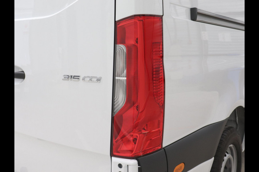 Mercedes-Benz Sprinter 315 CDI Automaat L2H2 PRO Airco MBUX Navigatie Adaptive Cruise Control Leder PDC VA + Camera Trekhaak 3500kg Comfortstoel