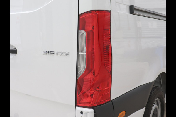 Mercedes-Benz Sprinter 315 CDI Automaat L2H2 PRO Airco MBUX Navigatie Adaptive Cruise Control Leder PDC VA + Camera Trekhaak 3500kg Comfortstoel