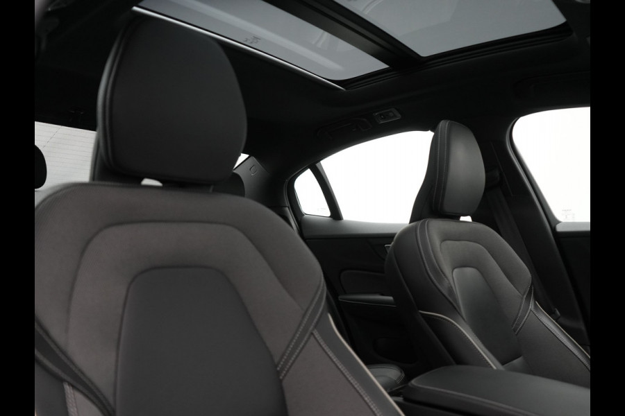 Volvo S60 T8 AWD R Design Polestar Engineerd PHEV 405pk Dealer O.H. | Panodak | Adaptive Cruise | Camera | Harman / Kardon | Lederen Sportstoelen Memory & Verwarmd | Keyless | Stuur Verwarmd | Apple Carplay | Navigatie | DAB | Plug In Hybrid |