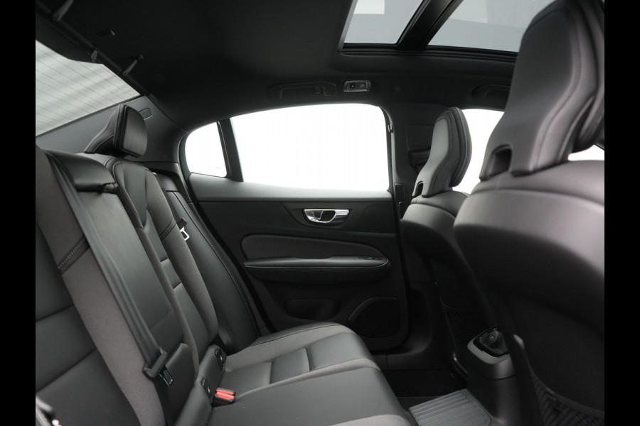 Volvo S60 T8 AWD R Design Polestar Engineerd PHEV 405pk Dealer O.H. | Panodak | Adaptive Cruise | Camera | Harman / Kardon | Lederen Sportstoelen Memory & Verwarmd | Keyless | Stuur Verwarmd | Apple Carplay | Navigatie | DAB | Plug In Hybrid |