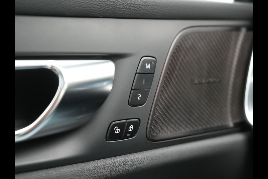 Volvo S60 T8 AWD R Design Polestar Engineerd PHEV 405pk Dealer O.H. | Panodak | Adaptive Cruise | Camera | Harman / Kardon | Lederen Sportstoelen Memory & Verwarmd | Keyless | Stuur Verwarmd | Apple Carplay | Navigatie | DAB | Plug In Hybrid |