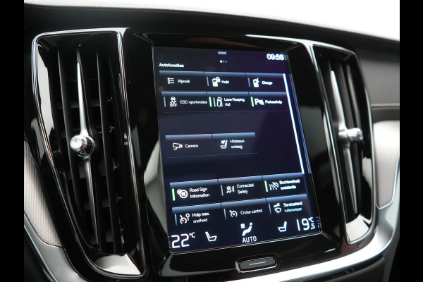 Volvo S60 T8 AWD R Design Polestar Engineerd PHEV 405pk Dealer O.H. | Panodak | Adaptive Cruise | Camera | Harman / Kardon | Lederen Sportstoelen Memory & Verwarmd | Keyless | Stuur Verwarmd | Apple Carplay | Navigatie | DAB | Plug In Hybrid |