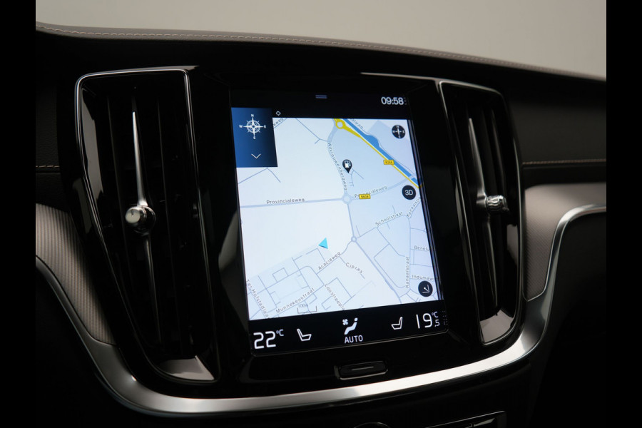 Volvo S60 T8 AWD R Design Polestar Engineerd PHEV 405pk Dealer O.H. | Panodak | Adaptive Cruise | Camera | Harman / Kardon | Lederen Sportstoelen Memory & Verwarmd | Keyless | Stuur Verwarmd | Apple Carplay | Navigatie | DAB | Plug In Hybrid |