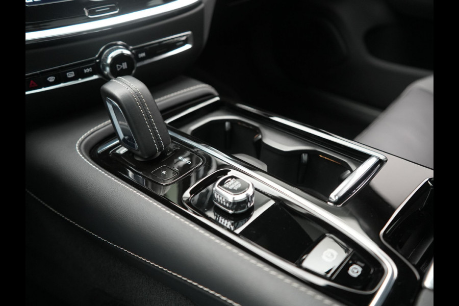 Volvo S60 T8 AWD R Design Polestar Engineerd PHEV 405pk Dealer O.H. | Panodak | Adaptive Cruise | Camera | Harman / Kardon | Lederen Sportstoelen Memory & Verwarmd | Keyless | Stuur Verwarmd | Apple Carplay | Navigatie | DAB | Plug In Hybrid |