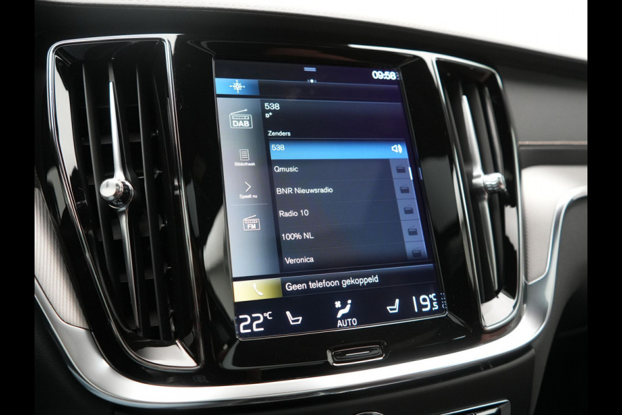 Volvo S60 T8 AWD R Design Polestar Engineerd PHEV 405pk Dealer O.H. | Panodak | Adaptive Cruise | Camera | Harman / Kardon | Lederen Sportstoelen Memory & Verwarmd | Keyless | Stuur Verwarmd | Apple Carplay | Navigatie | DAB | Plug In Hybrid |