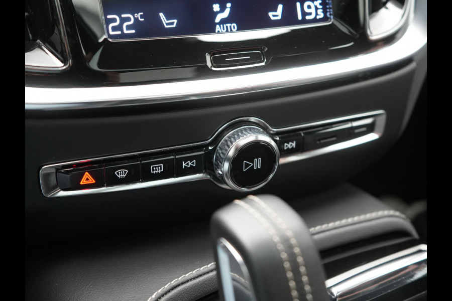 Volvo S60 T8 AWD R Design Polestar Engineerd PHEV 405pk Dealer O.H. | Panodak | Adaptive Cruise | Camera | Harman / Kardon | Lederen Sportstoelen Memory & Verwarmd | Keyless | Stuur Verwarmd | Apple Carplay | Navigatie | DAB | Plug In Hybrid |
