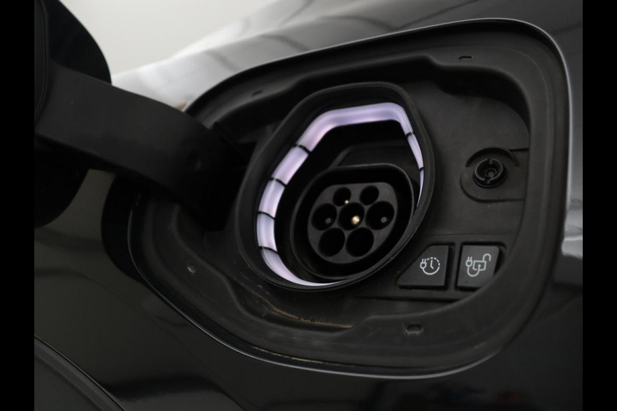 Ford Kuga 2.5 PHEV Titanium | SOH 89,2% | Carplay | Camera | Digital Cockpit | Navigatie | Parkeerhulp | Climate control | Bluetooth | Cruise control | LED | Plug In
