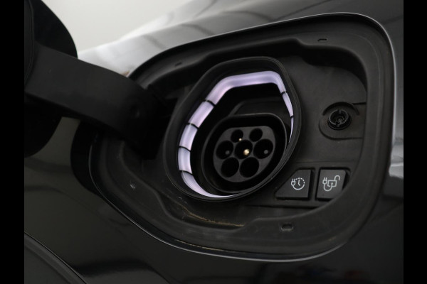 Ford Kuga 2.5 PHEV Titanium | SOH 89,2% | Carplay | Camera | Digital Cockpit | Navigatie | Parkeerhulp | Climate control | Bluetooth | Cruise control | LED | Plug In