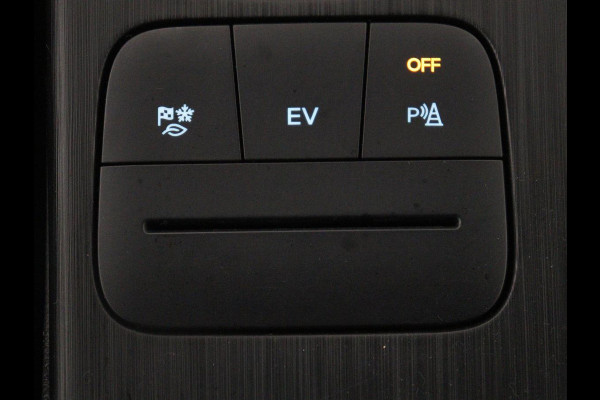 Ford Kuga 2.5 PHEV Titanium | SOH 89,2% | Carplay | Camera | Digital Cockpit | Navigatie | Parkeerhulp | Climate control | Bluetooth | Cruise control | LED | Plug In