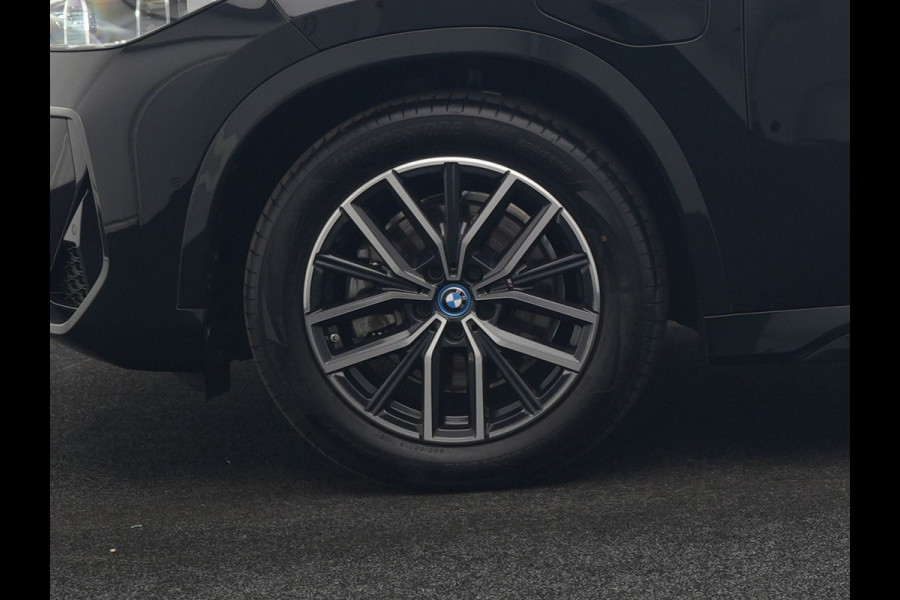 BMW X1 xDrive25e M Sport PHEV 245pk Dealer O.H. | Trekhaak Af Fabriek | Camera | Alcantara Sportstoelen Memory & Verwarmd | Adaptief Onderstel | Keyless | Sfeerverlichting | Adaptive LED | Widescreen Navi | DAB | Plug In Hybrid |