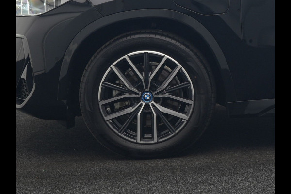 BMW X1 xDrive25e M Sport PHEV 245pk Dealer O.H. | Trekhaak Af Fabriek | Camera | Alcantara Sportstoelen Memory & Verwarmd | Adaptief Onderstel | Keyless | Sfeerverlichting | Adaptive LED | Widescreen Navi | DAB | Plug In Hybrid |