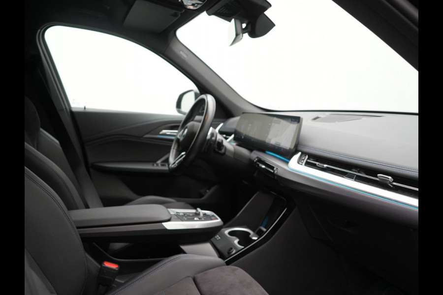 BMW X1 xDrive25e M Sport PHEV 245pk Dealer O.H. | Trekhaak Af Fabriek | Camera | Alcantara Sportstoelen Memory & Verwarmd | Adaptief Onderstel | Keyless | Sfeerverlichting | Adaptive LED | Widescreen Navi | DAB | Plug In Hybrid |