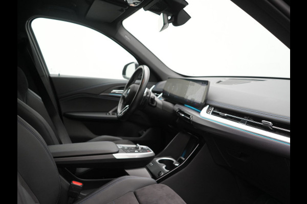 BMW X1 xDrive25e M Sport PHEV 245pk Dealer O.H. | Trekhaak Af Fabriek | Camera | Alcantara Sportstoelen Memory & Verwarmd | Adaptief Onderstel | Keyless | Sfeerverlichting | Adaptive LED | Widescreen Navi | DAB | Plug In Hybrid |