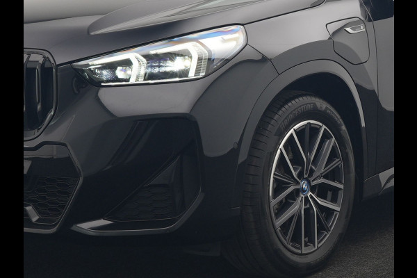 BMW X1 xDrive25e M Sport PHEV 245pk Dealer O.H. | Trekhaak Af Fabriek | Camera | Alcantara Sportstoelen Memory & Verwarmd | Adaptief Onderstel | Keyless | Sfeerverlichting | Adaptive LED | Widescreen Navi | DAB | Plug In Hybrid |