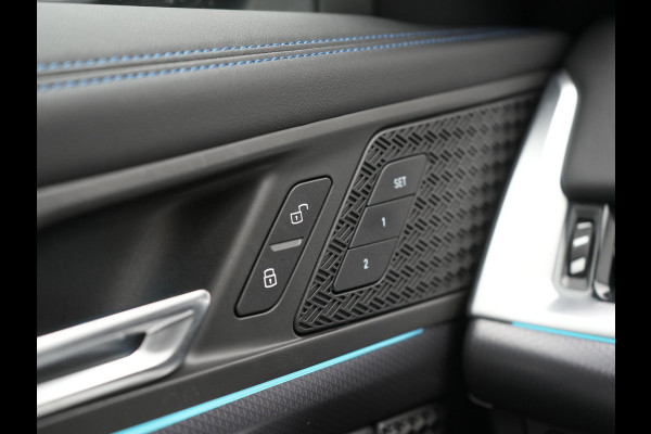 BMW X1 xDrive25e M Sport PHEV 245pk Dealer O.H. | Trekhaak Af Fabriek | Camera | Alcantara Sportstoelen Memory & Verwarmd | Adaptief Onderstel | Keyless | Sfeerverlichting | Adaptive LED | Widescreen Navi | DAB | Plug In Hybrid |