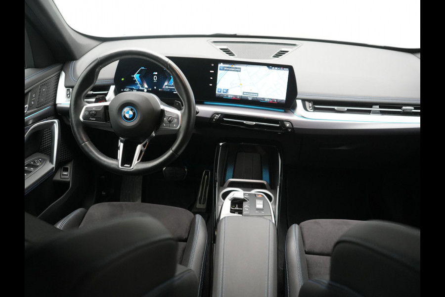 BMW X1 xDrive25e M Sport PHEV 245pk Dealer O.H. | Trekhaak Af Fabriek | Camera | Alcantara Sportstoelen Memory & Verwarmd | Adaptief Onderstel | Keyless | Sfeerverlichting | Adaptive LED | Widescreen Navi | DAB | Plug In Hybrid |