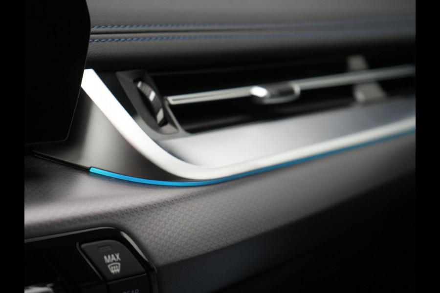BMW X1 xDrive25e M Sport PHEV 245pk Dealer O.H. | Trekhaak Af Fabriek | Camera | Alcantara Sportstoelen Memory & Verwarmd | Adaptief Onderstel | Keyless | Sfeerverlichting | Adaptive LED | Widescreen Navi | DAB | Plug In Hybrid |