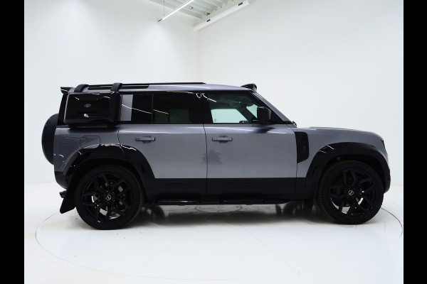 Land Rover Defender 110 2.0 P400e 110 Urban WideTrack Look | Panoramadak | Explorer Pack | Sidesteps | Lightbar | Trekhaak | Meridian