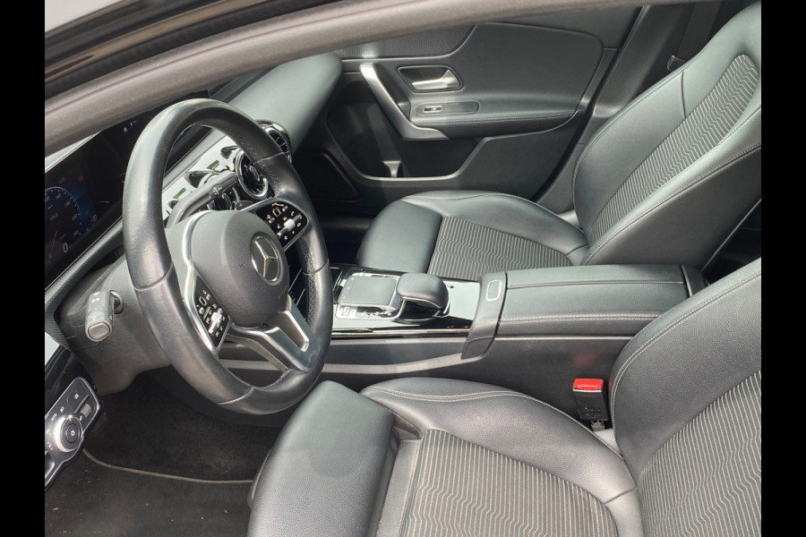 Mercedes-Benz A-Klasse 200 AUTOMAAT/WIDESCREEN/CAMERA/18INCH AMG