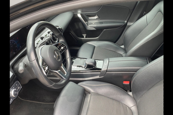Mercedes-Benz A-Klasse 200 AUTOMAAT/WIDESCREEN/CAMERA/18INCH AMG