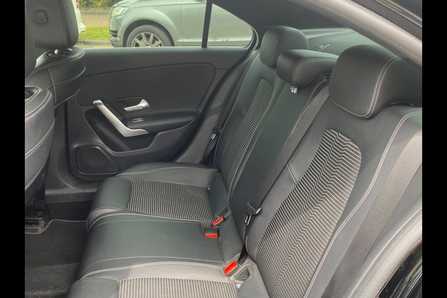 Mercedes-Benz A-Klasse 200 AUTOMAAT/WIDESCREEN/CAMERA/18INCH AMG