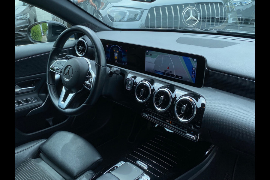 Mercedes-Benz A-Klasse 200 AUTOMAAT/WIDESCREEN/CAMERA/18INCH AMG
