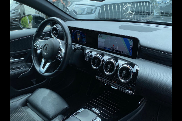 Mercedes-Benz A-Klasse 200 AUTOMAAT/WIDESCREEN/CAMERA/18INCH AMG
