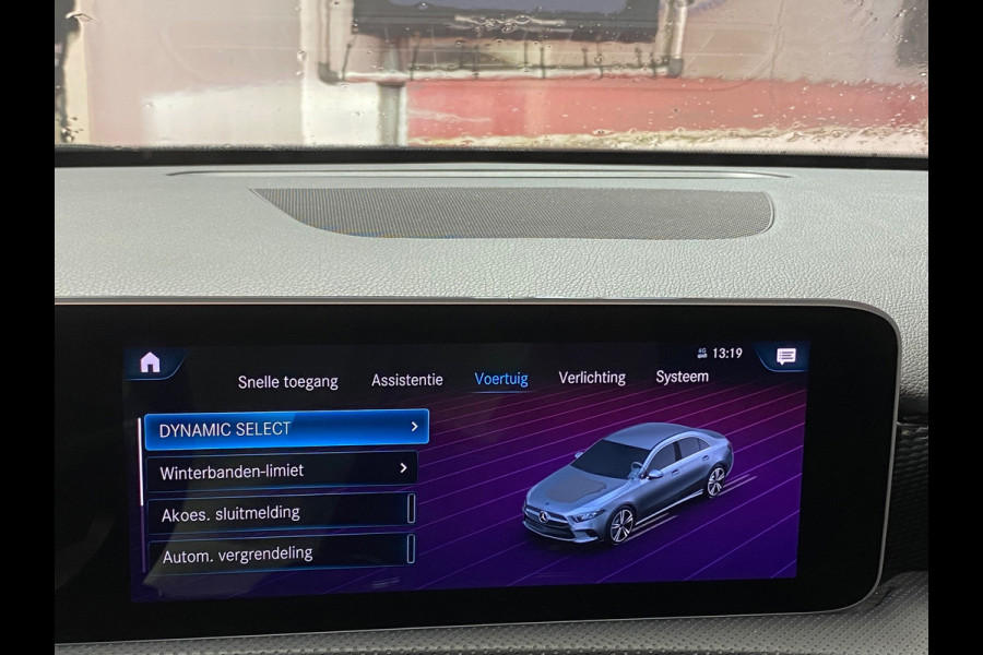 Mercedes-Benz A-Klasse 200 AUTOMAAT/WIDESCREEN/CAMERA/18INCH AMG
