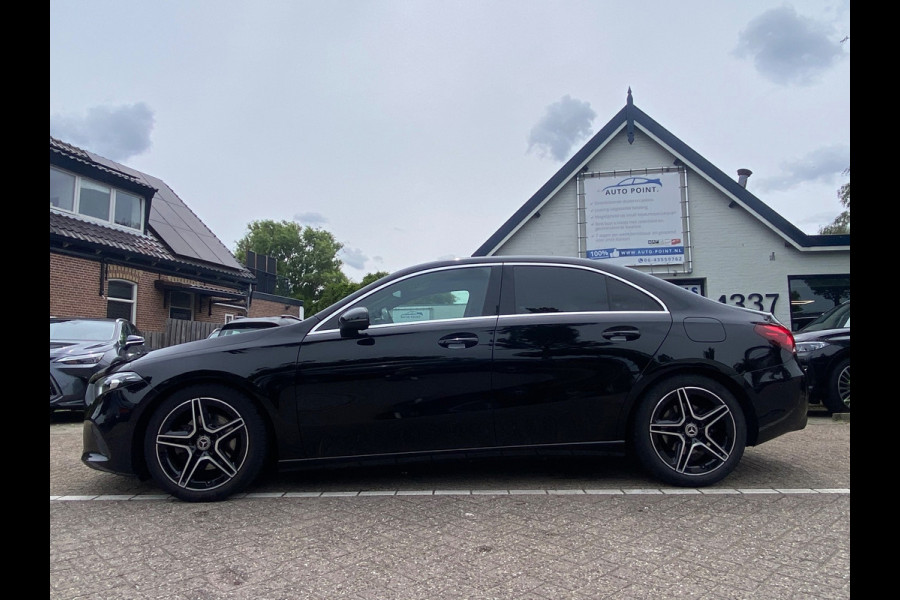 Mercedes-Benz A-Klasse 200 AUTOMAAT/WIDESCREEN/CAMERA/18INCH AMG