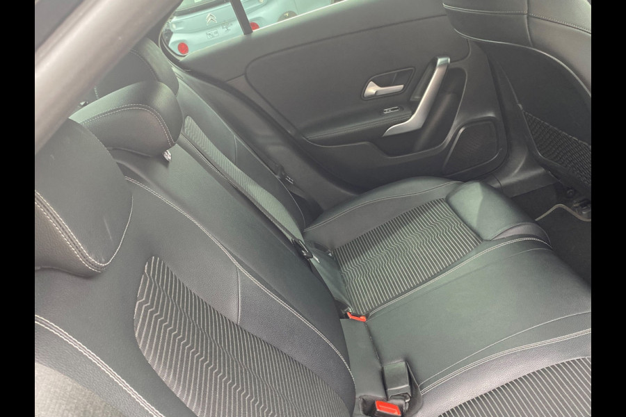 Mercedes-Benz A-Klasse 200 AUTOMAAT/WIDESCREEN/CAMERA/18INCH AMG