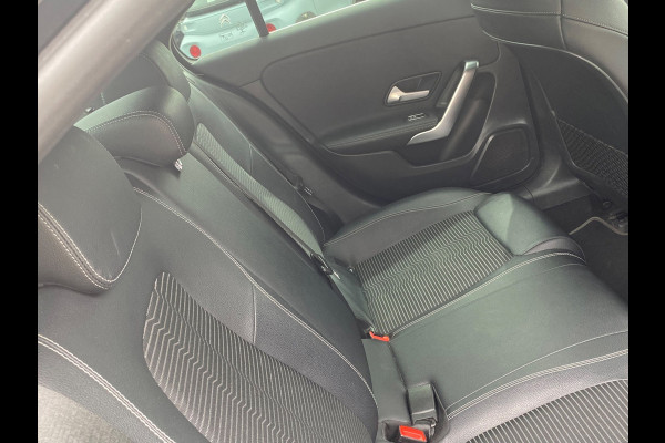 Mercedes-Benz A-Klasse 200 AUTOMAAT/WIDESCREEN/CAMERA/18INCH AMG