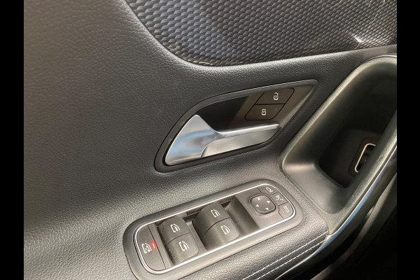 Mercedes-Benz A-Klasse 200 AUTOMAAT/WIDESCREEN/CAMERA/18INCH AMG