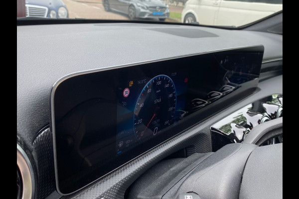 Mercedes-Benz A-Klasse 200 AUTOMAAT/WIDESCREEN/CAMERA/18INCH AMG