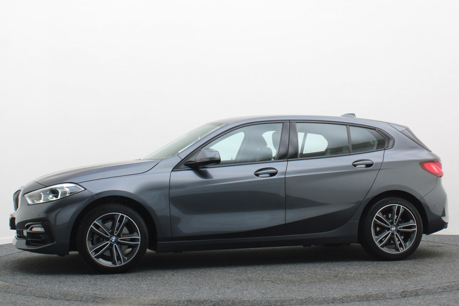 BMW 1-serie 118i Executive Edition Virtual Cockpit, Cruise, Apple Carplay, LED, Rijstrooksensor, Trekhaak, 17''