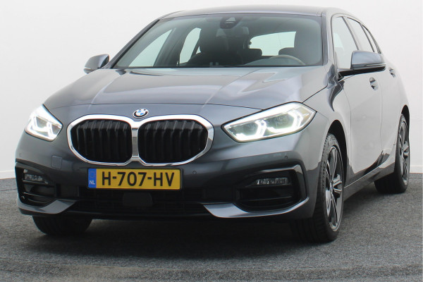 BMW 1-serie 118i Executive Edition Virtual Cockpit, Cruise, Apple Carplay, LED, Rijstrooksensor, Trekhaak, 17''