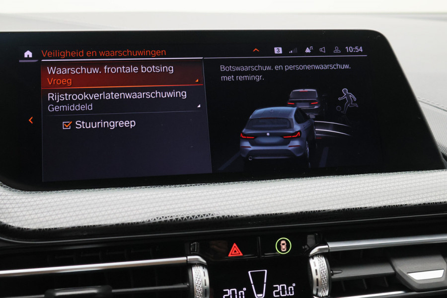 BMW 1-serie 118i Executive Edition Virtual Cockpit, Cruise, Apple Carplay, LED, Rijstrooksensor, Trekhaak, 17''