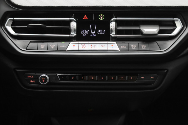 BMW 1-serie 118i Executive Edition Virtual Cockpit, Cruise, Apple Carplay, LED, Rijstrooksensor, Trekhaak, 17''
