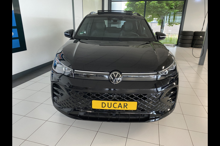 Volkswagen Tiguan 1.5 eHybrid R-Line Edition 272 PK Panoramadak ,  Headup , Trekhaak, Leer , Massage stoelen