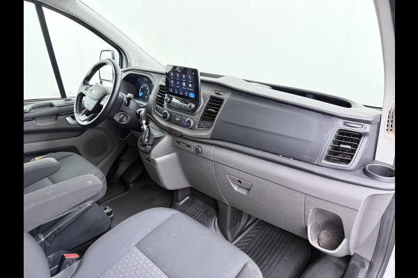 Ford Transit Custom 320 2.0TDCI 130PK L2H1 Camera Trekhaak Stoelverwarming Euro 6 Airco Navi Cruise Control Bluetooth Pdc Trend Sidebars Betonplex Vloer Wandbetimmering Inbouwkasten 2.800KG Trekgewicht Origineel Nederlandse Bus