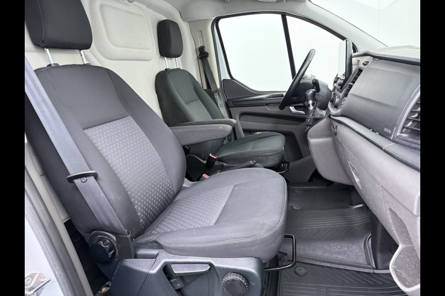 Ford Transit Custom 320 2.0TDCI 130PK L2H1 Camera Trekhaak Stoelverwarming Euro 6 Airco Navi Cruise Control Bluetooth Pdc Trend Sidebars Betonplex Vloer Wandbetimmering Inbouwkasten 2.800KG Trekgewicht Origineel Nederlandse Bus