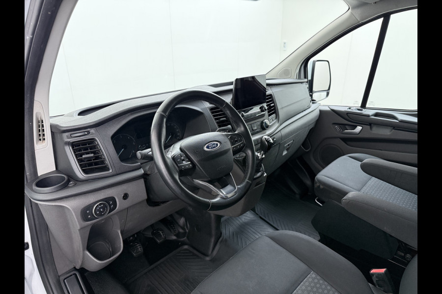 Ford Transit Custom 320 2.0TDCI 130PK L2H1 Camera Trekhaak Stoelverwarming Euro 6 Airco Navi Cruise Control Bluetooth Pdc Trend Sidebars Betonplex Vloer Wandbetimmering Inbouwkasten 2.800KG Trekgewicht Origineel Nederlandse Bus