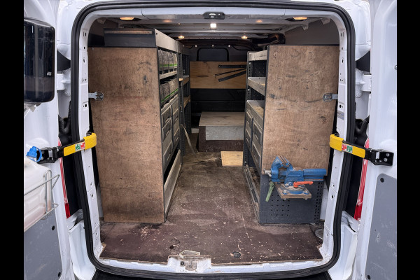 Ford Transit Custom 320 2.0TDCI 130PK L2H1 Camera Trekhaak Stoelverwarming Euro 6 Airco Navi Cruise Control Bluetooth Pdc Trend Sidebars Betonplex Vloer Wandbetimmering Inbouwkasten 2.800KG Trekgewicht Origineel Nederlandse Bus