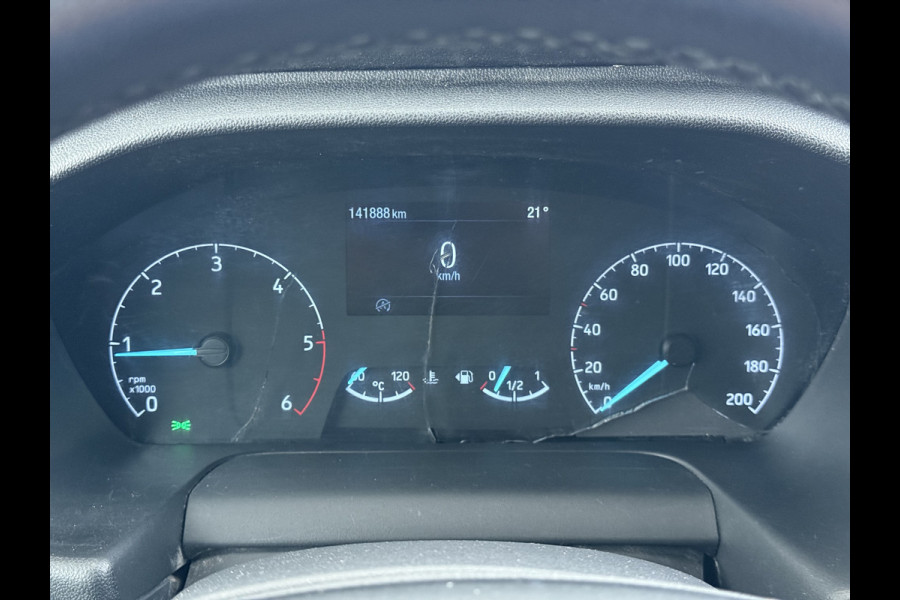 Ford Transit Custom 320 2.0TDCI 130PK L2H1 Camera Trekhaak Stoelverwarming Euro 6 Airco Navi Cruise Control Bluetooth Pdc Trend Sidebars Betonplex Vloer Wandbetimmering Inbouwkasten 2.800KG Trekgewicht Origineel Nederlandse Bus